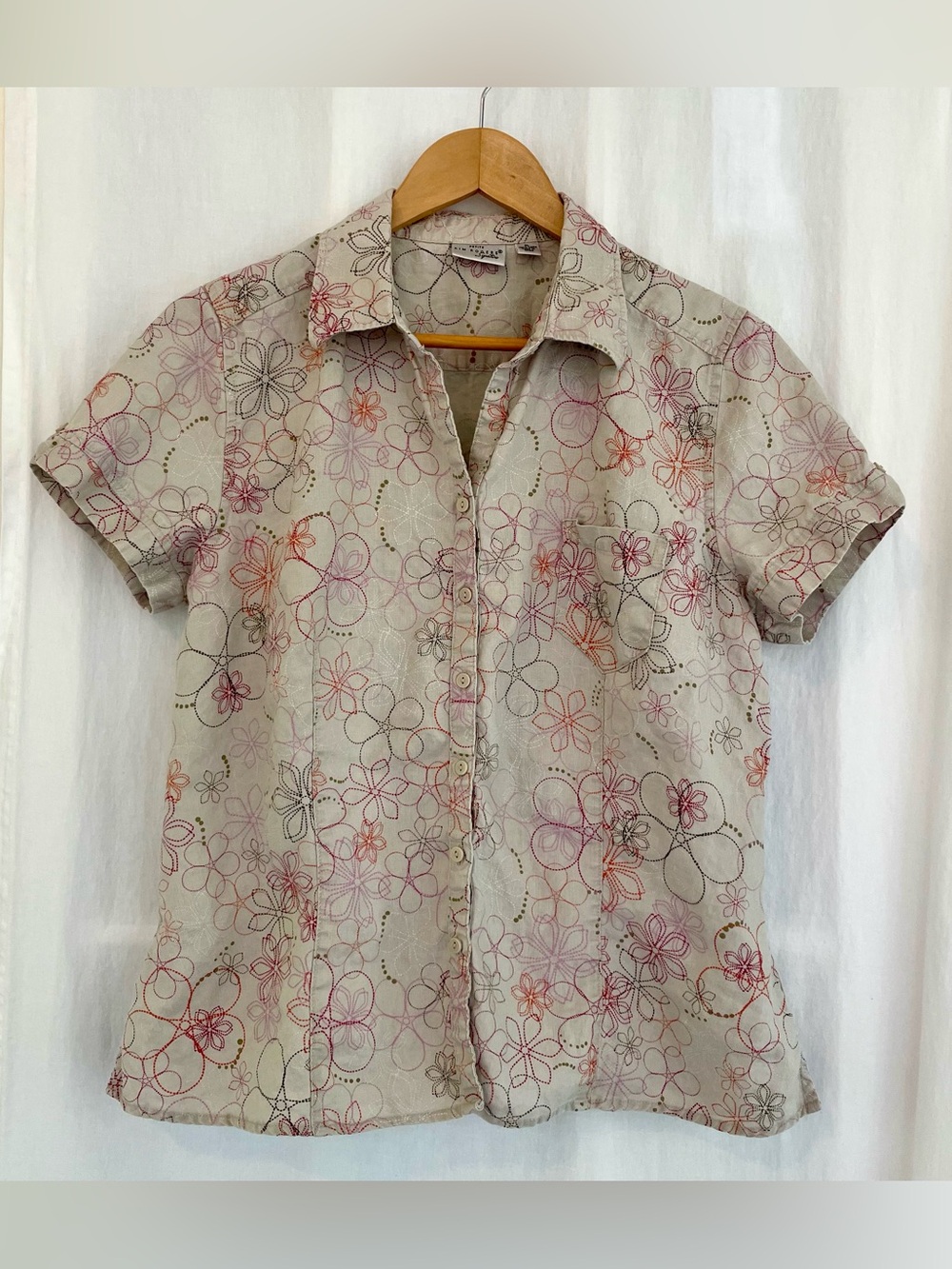 Linen Short-Sleeve Floral Button-Down Shirt in Beige, Pink